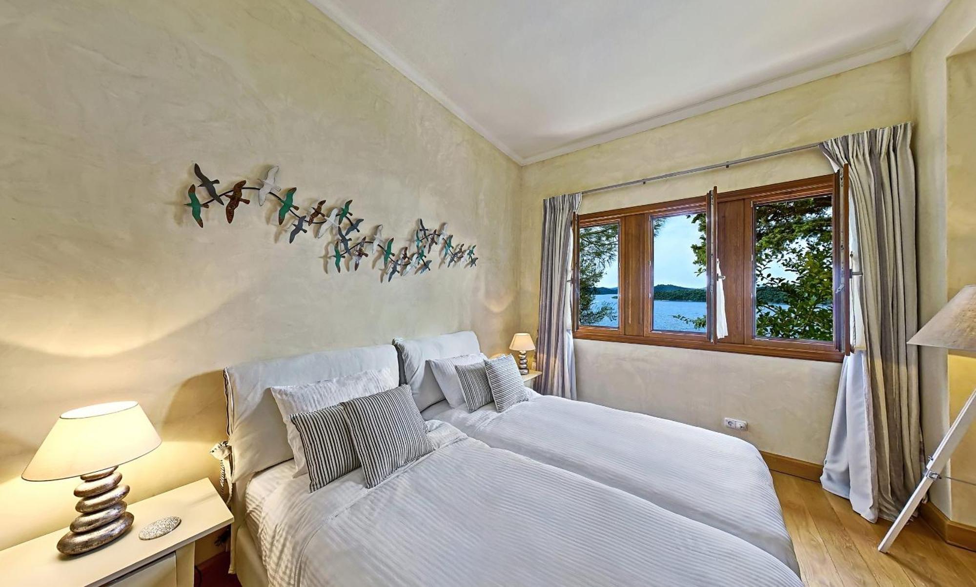 Villa Veneziano Suites & Villa Нидри Экстерьер фото